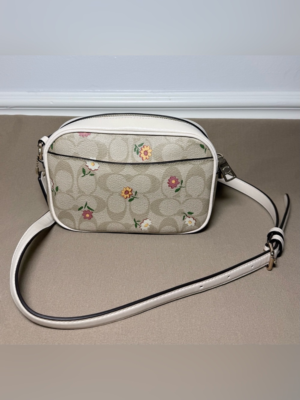 Coach Signature Mini Jamie Camera Bag - Light Khaki/Cream Multi Floral 🌸 - Picture 2 of 7